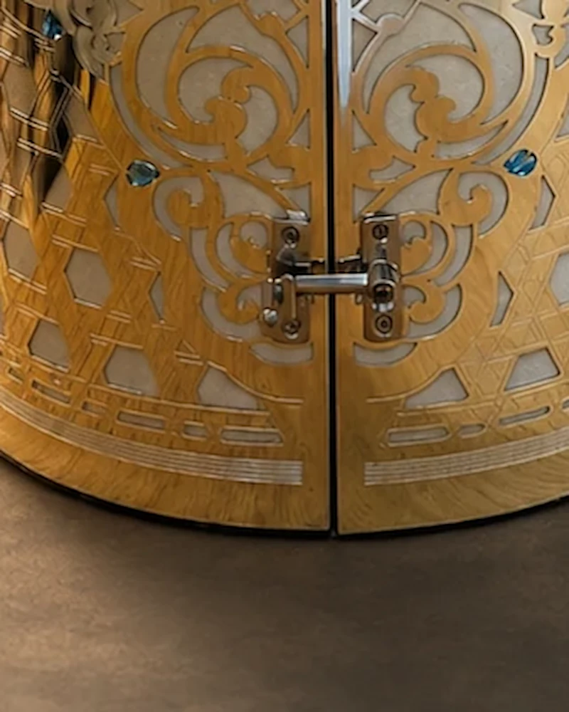 Close-up of the base — Magen David lattice, lower latch and engraved lines
